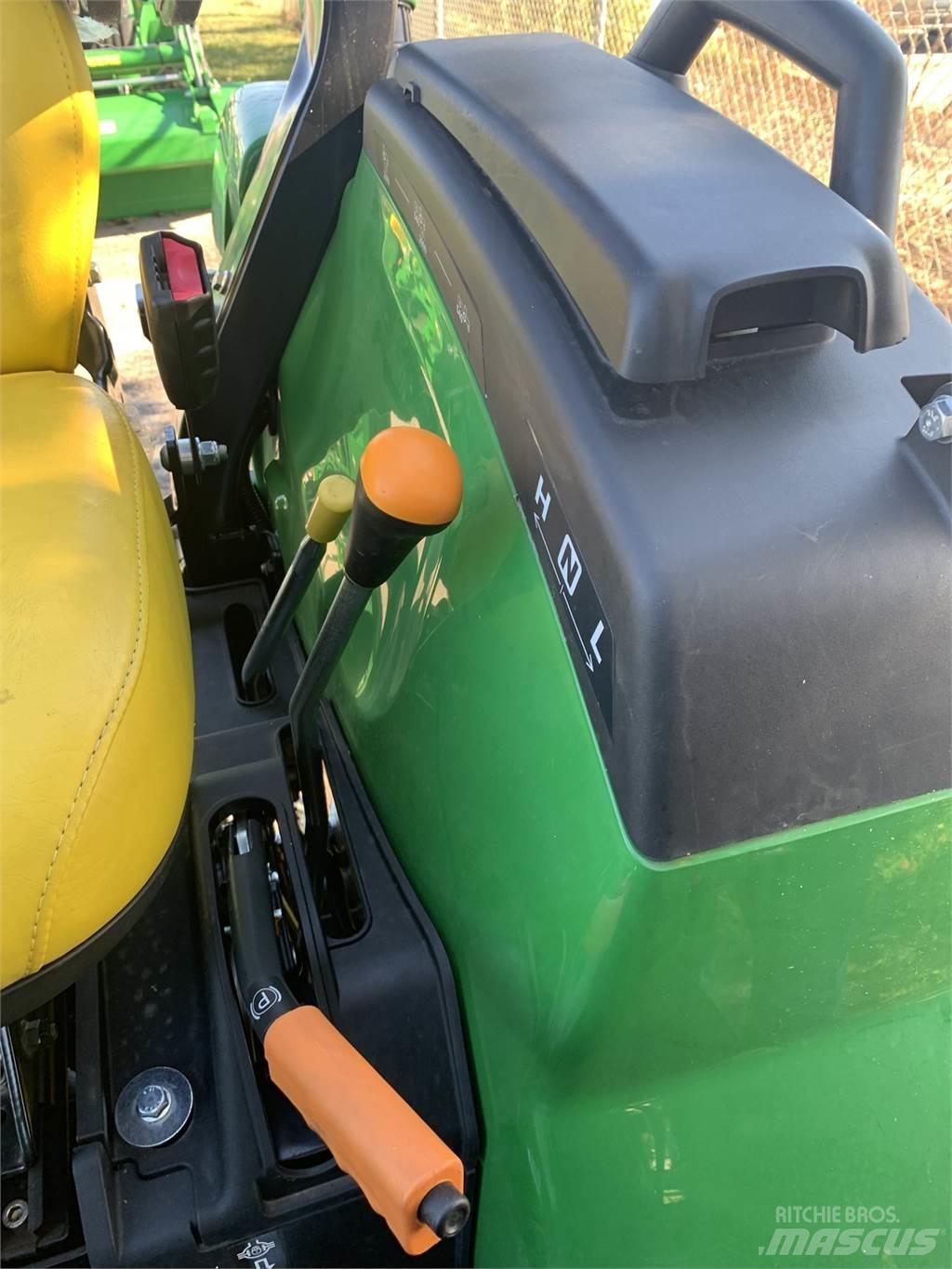 John Deere 2038R Трактори
