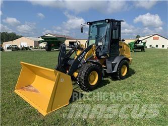 John Deere 244L Фронтальні навантажувачі
