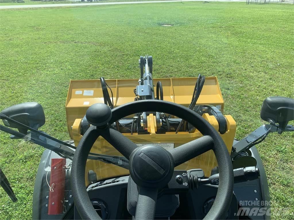John Deere 244L Фронтальні навантажувачі