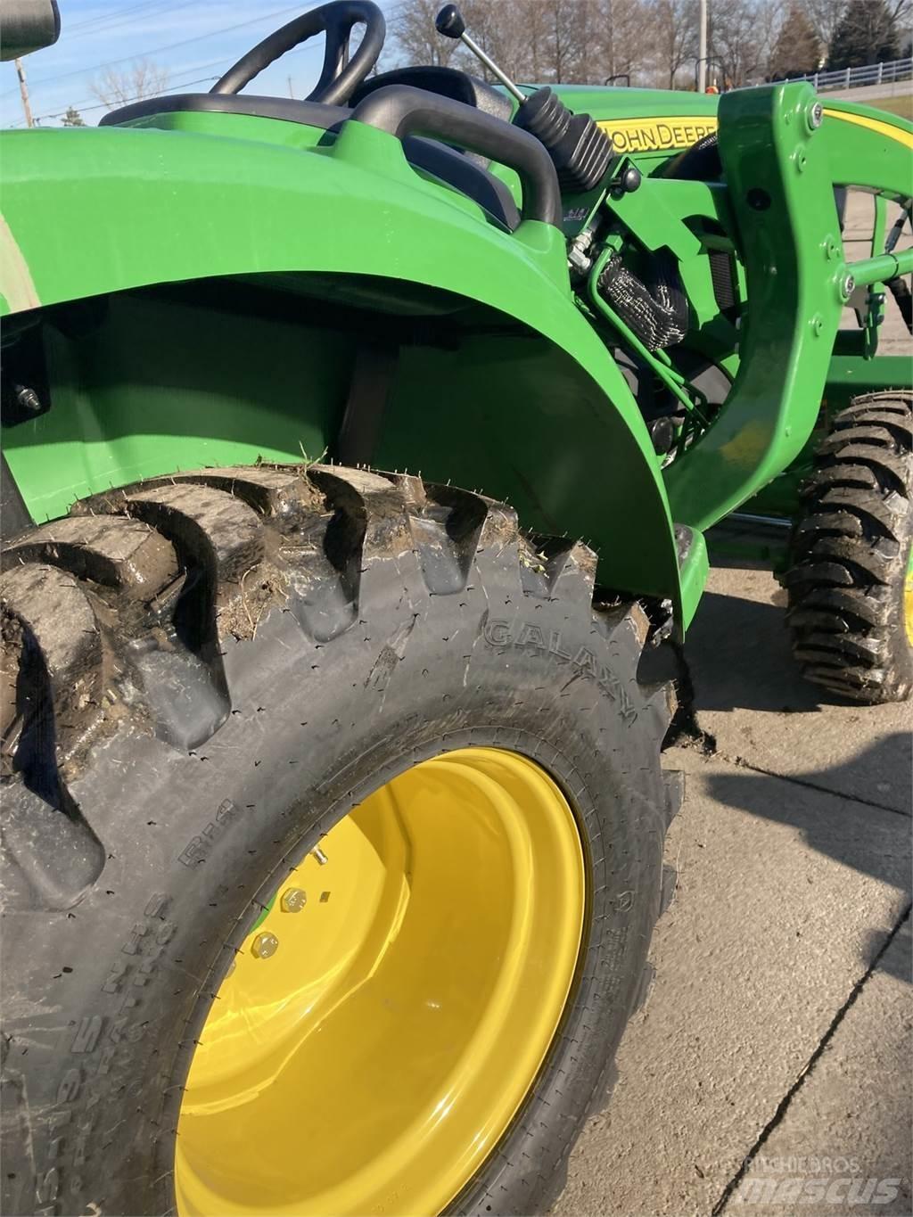 John Deere 3025D Трактори