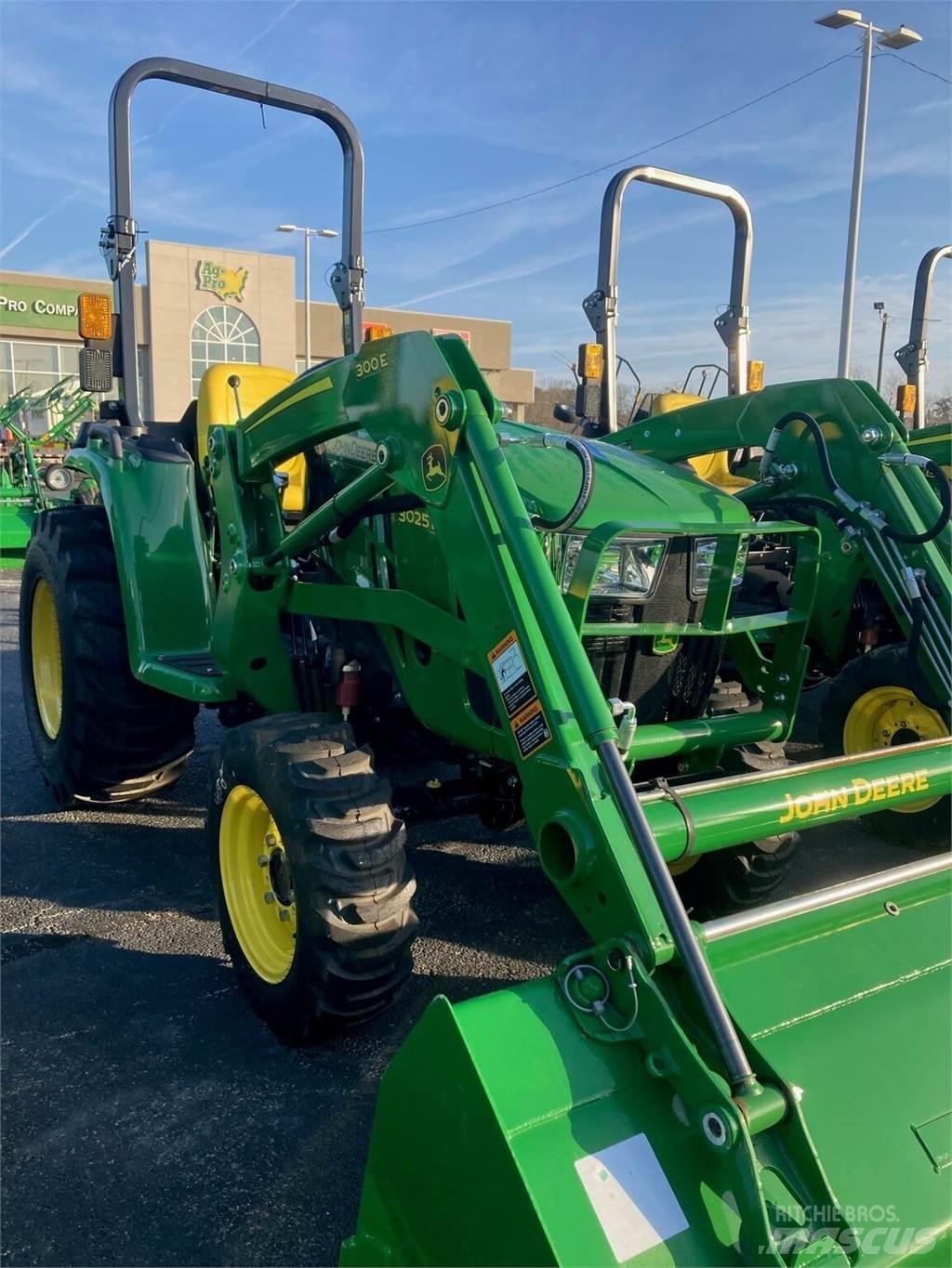 John Deere 3025E Трактори