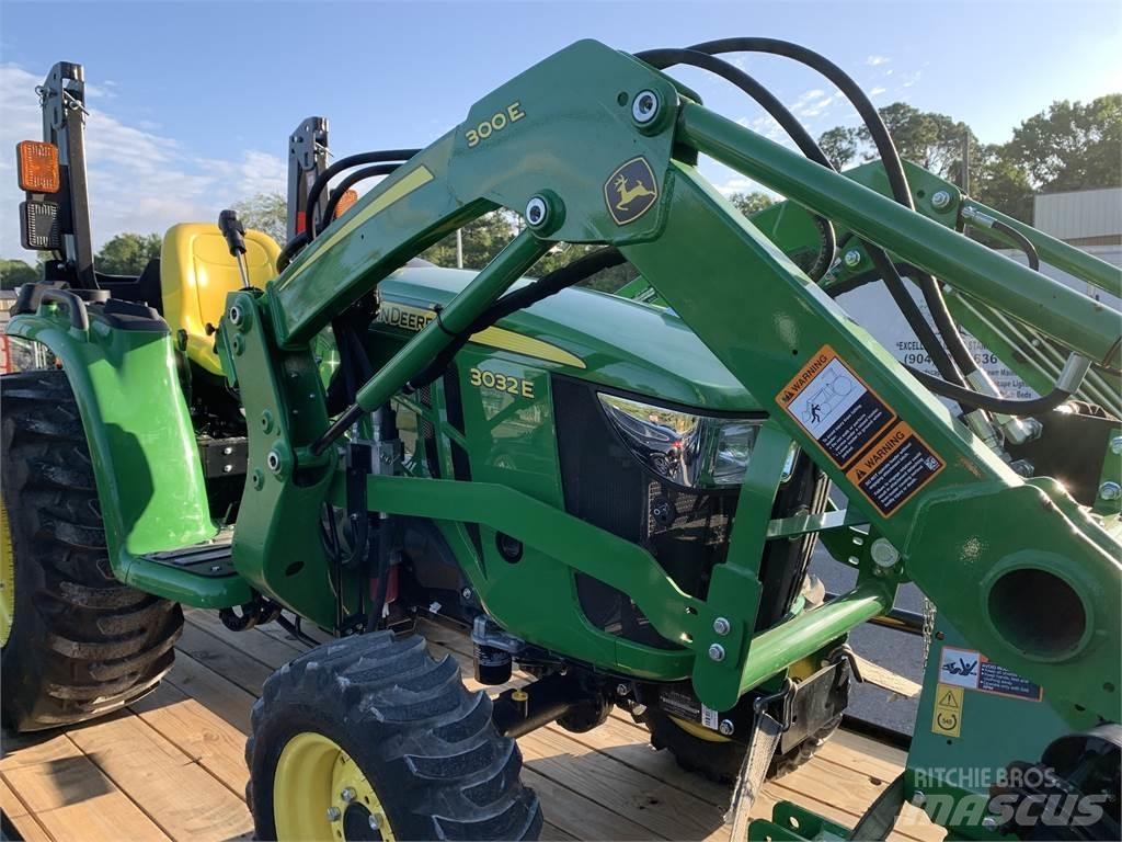 John Deere 3032E Трактори