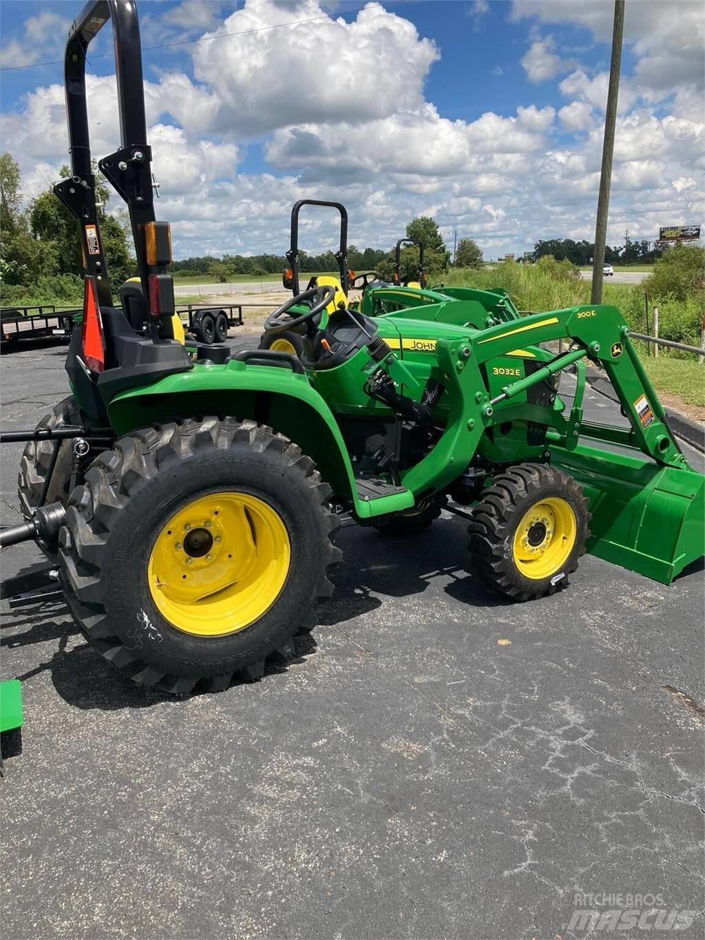 John Deere 3032E Трактори