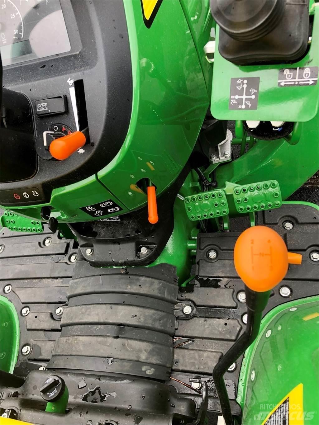 John Deere 3035D Трактори