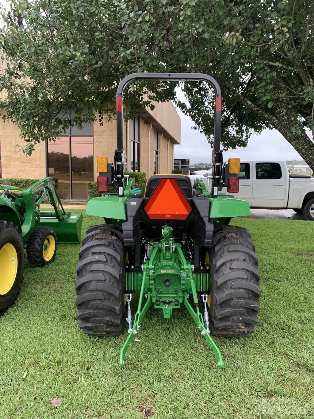 John Deere 3035D Трактори
