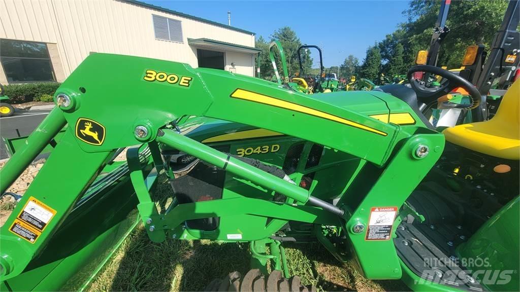 John Deere 3043D Трактори