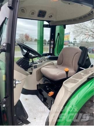 John Deere 3046R Трактори