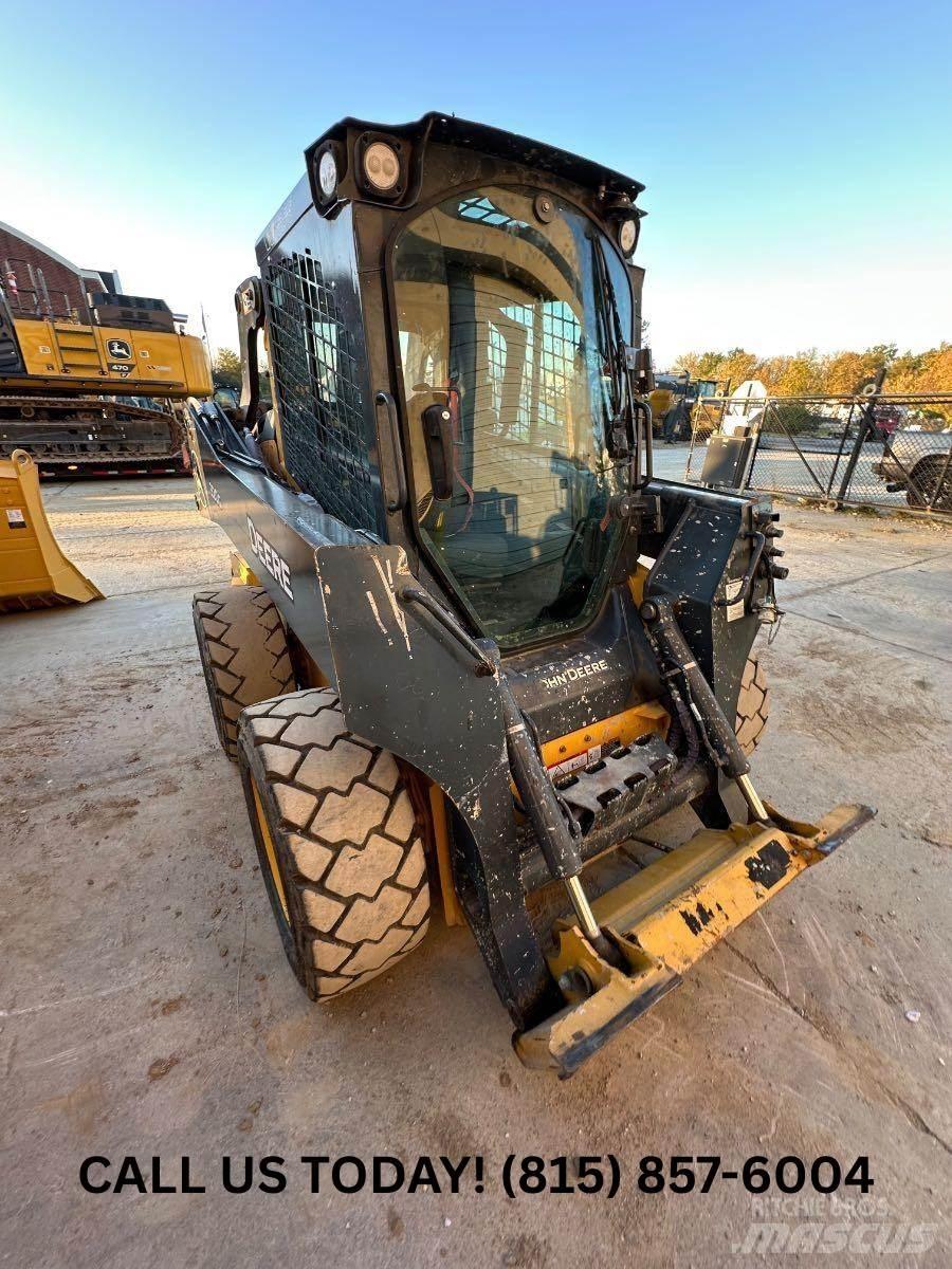 John Deere 320G Міні-навантажувачі