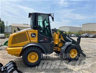 John Deere 324P Фронтальні навантажувачі