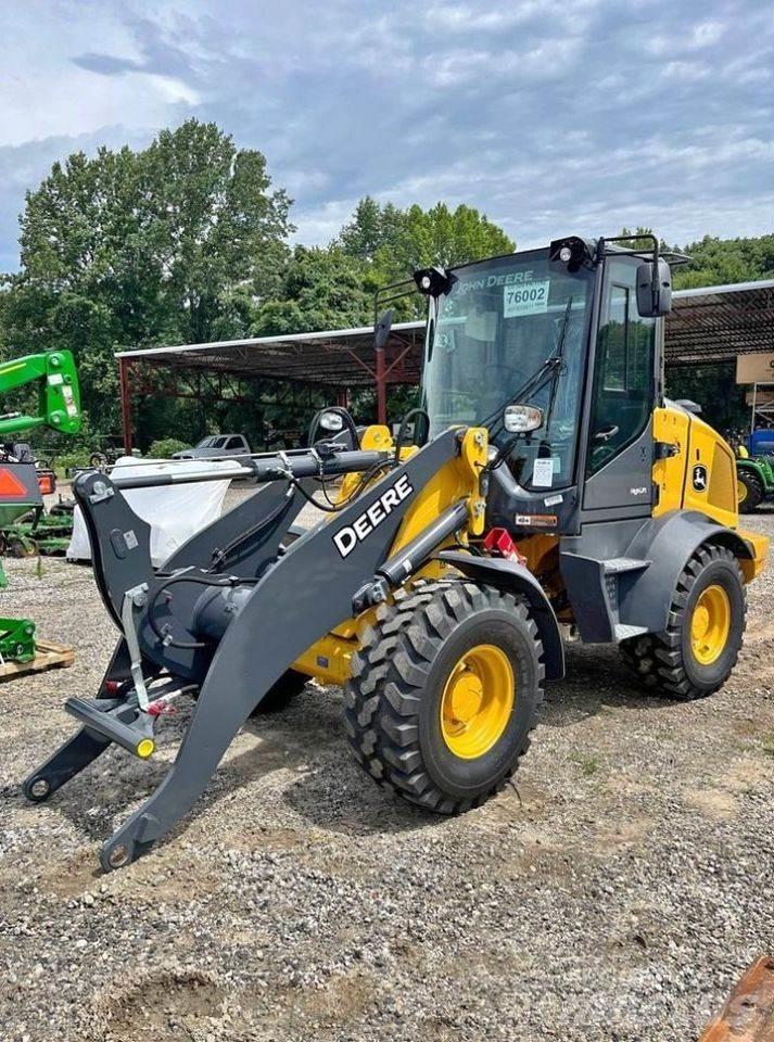 John Deere 324P Фронтальні навантажувачі