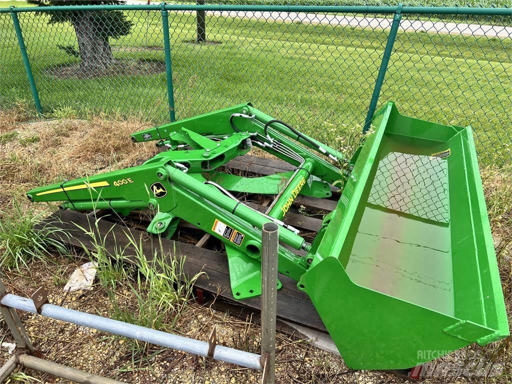 John Deere 400E Трактори