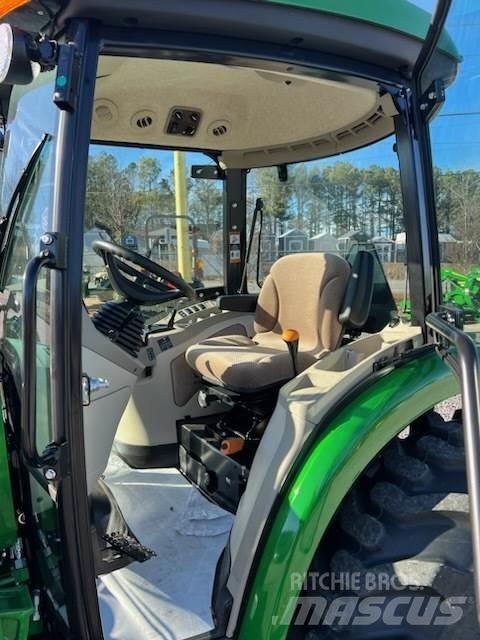 John Deere 4044R Трактори