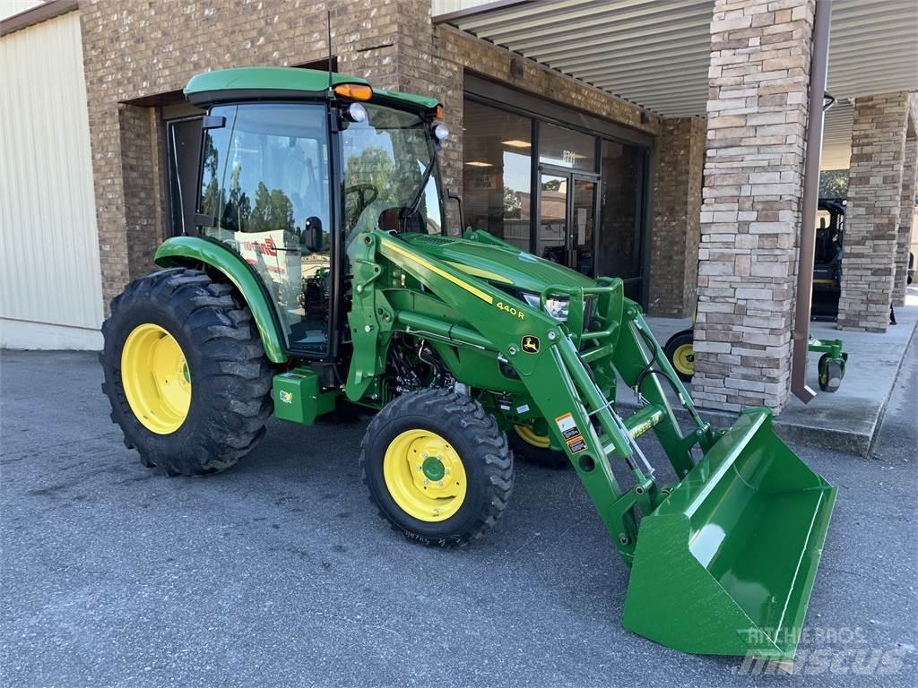 John Deere 4052R Трактори