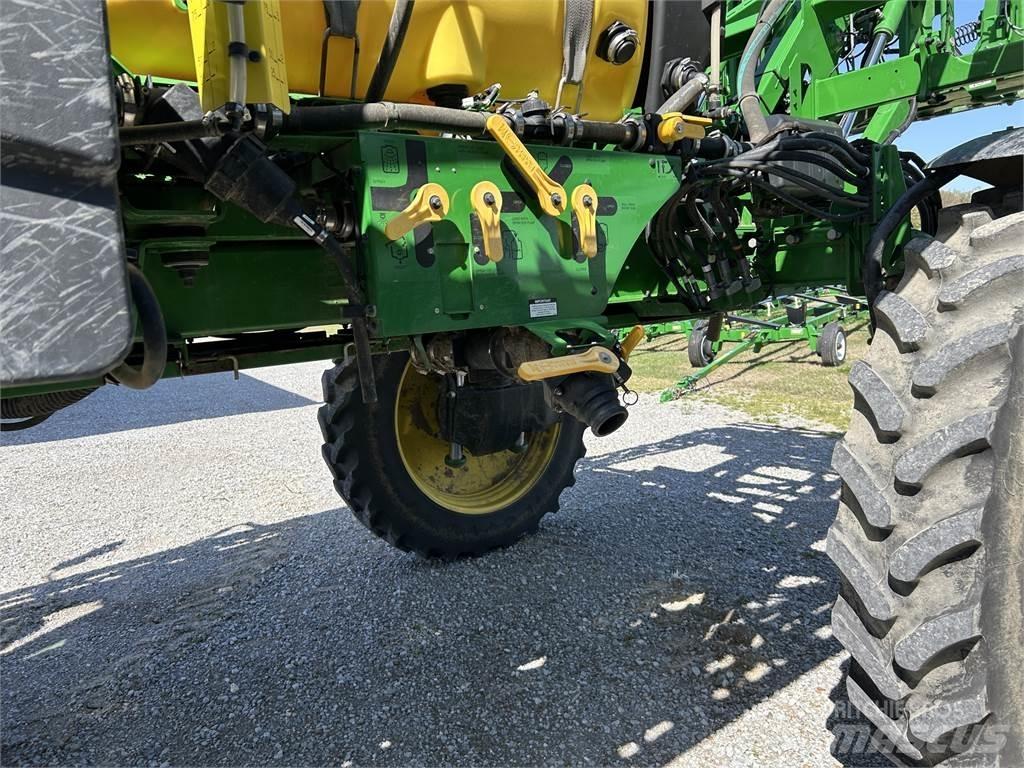 John Deere 408R Причіпні обприскувачі