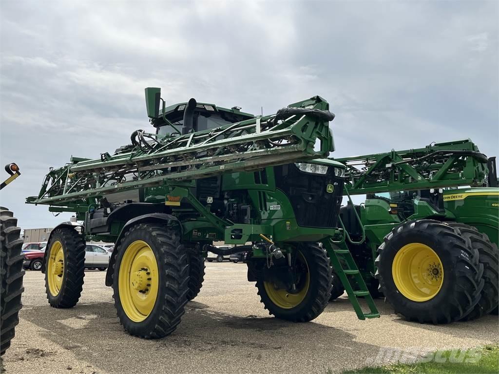 John Deere 412R Причіпні обприскувачі