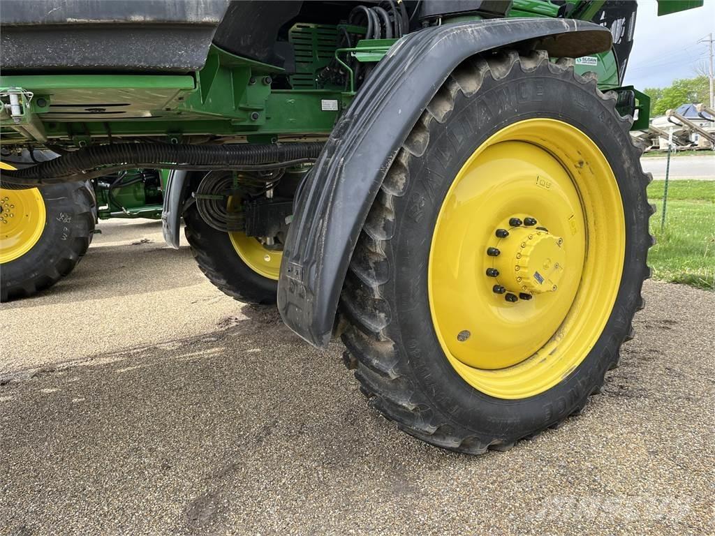 John Deere 412R Причіпні обприскувачі