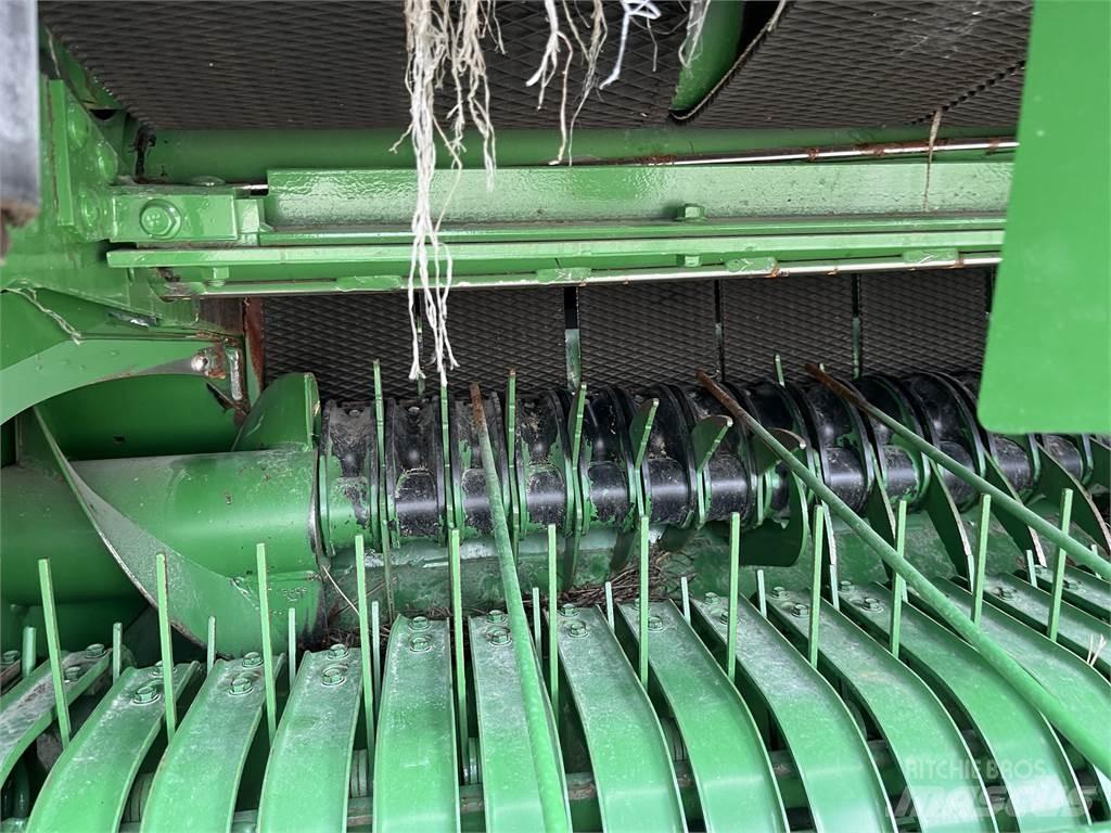 John Deere 451M Рулонні прес-підбирачі
