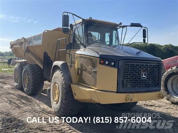 John Deere 460E Зчленовані самоскиди
