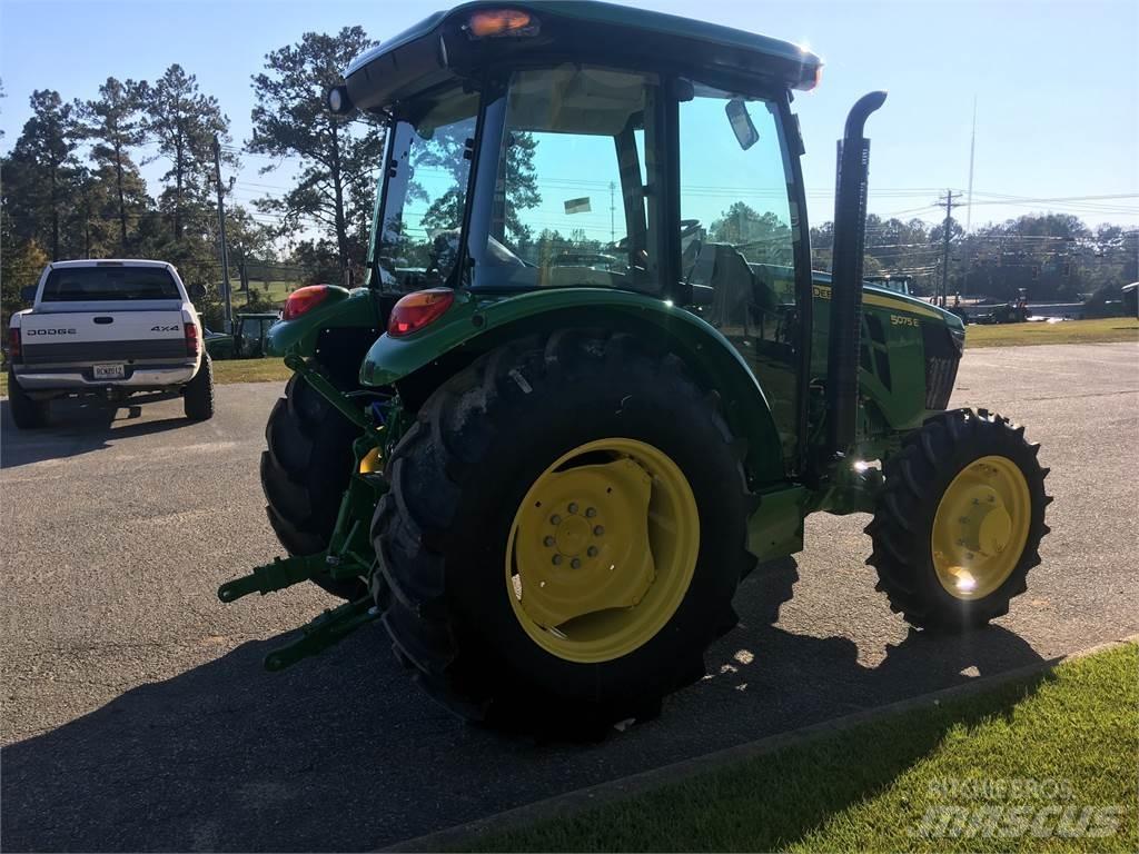 John Deere 5075E Трактори