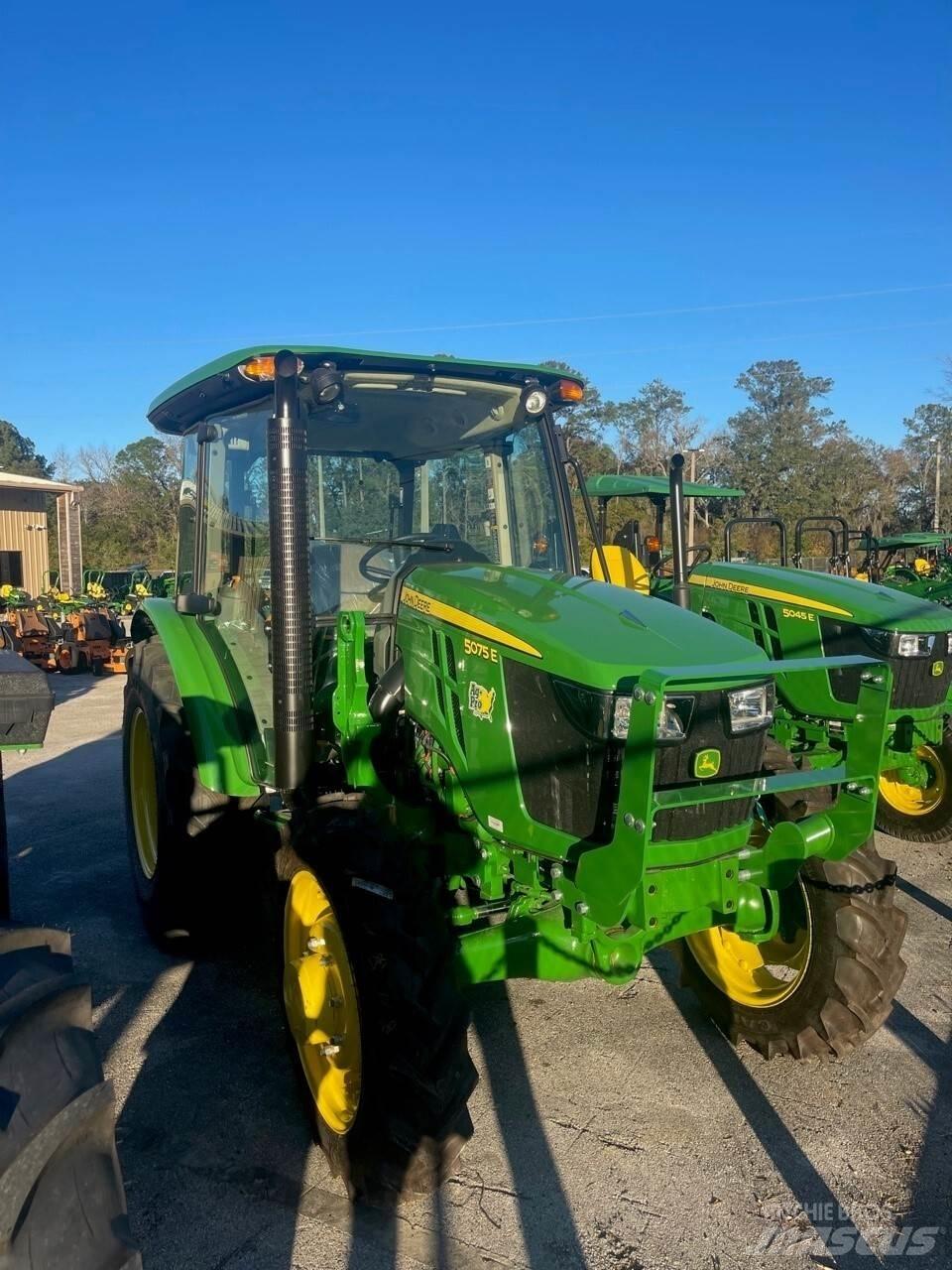 John Deere 5075E Трактори