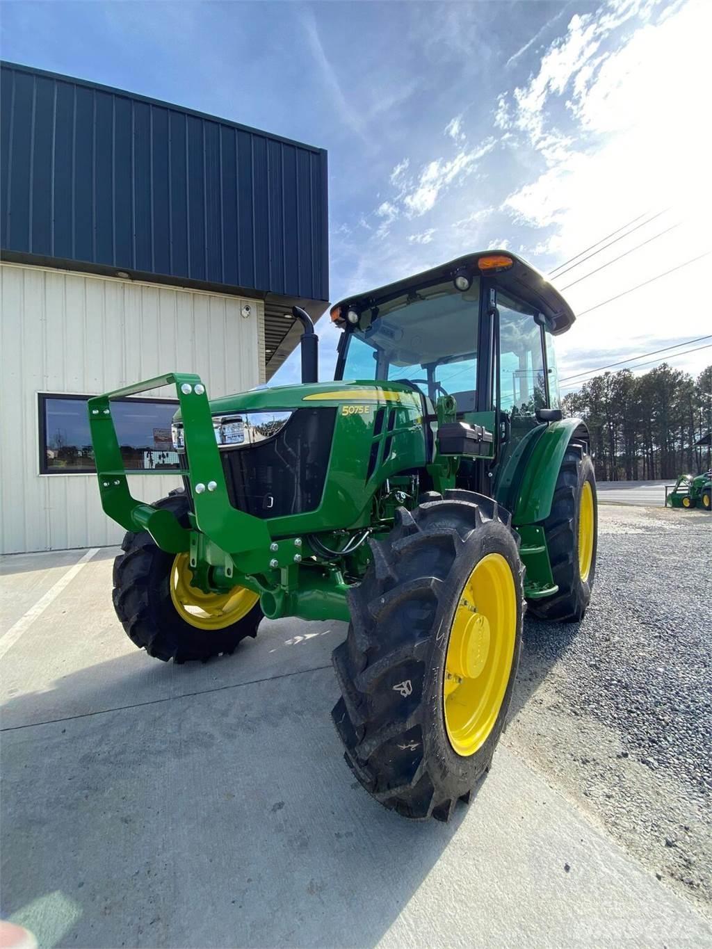 John Deere 5075E Трактори