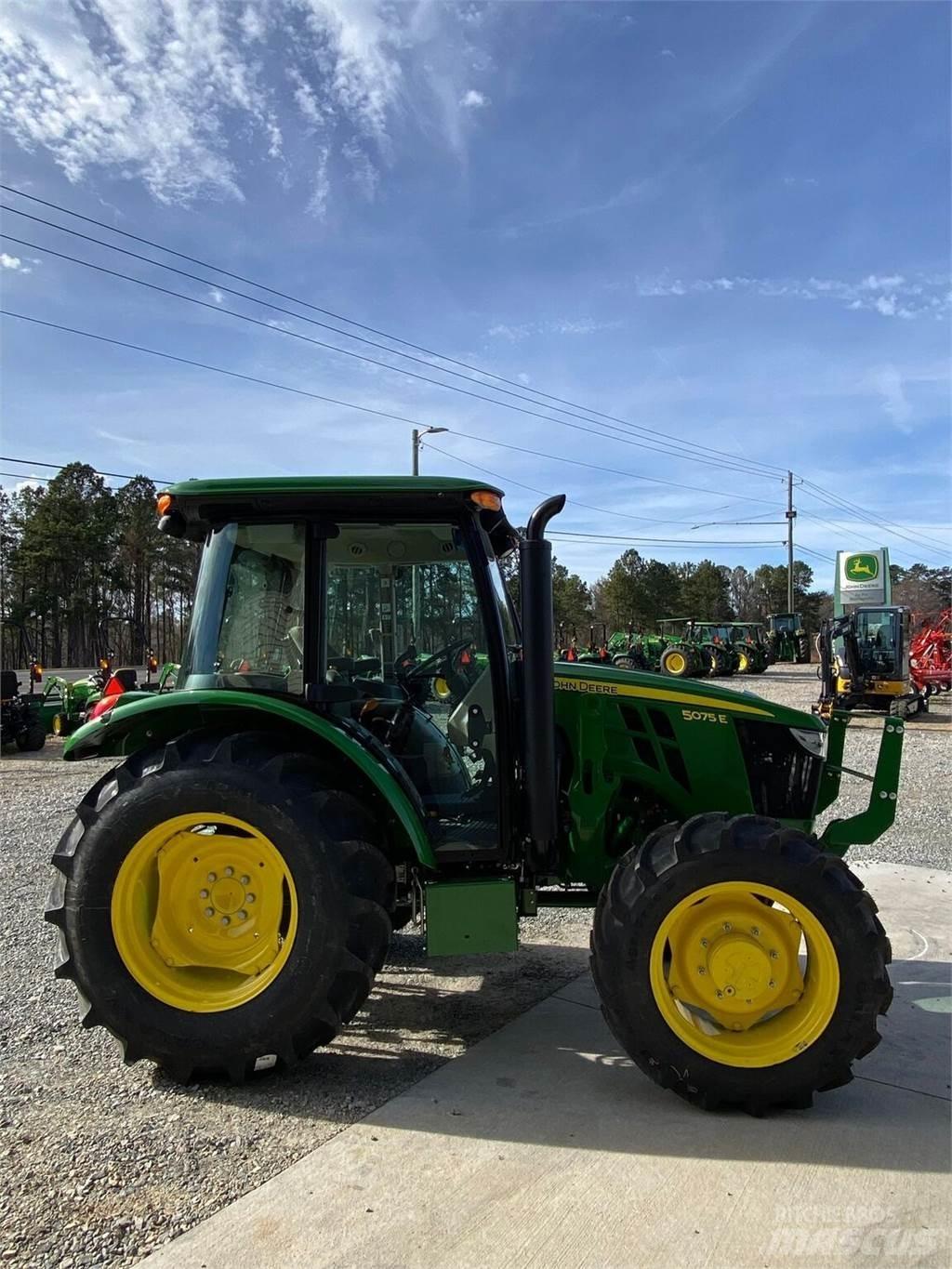 John Deere 5075E Трактори