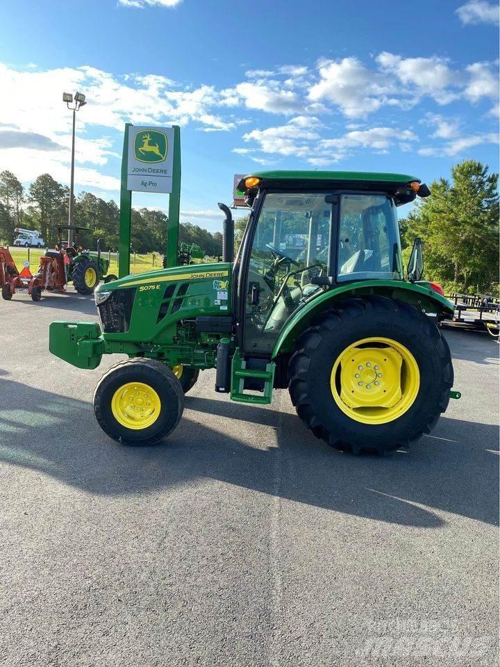 John Deere 5075E Трактори