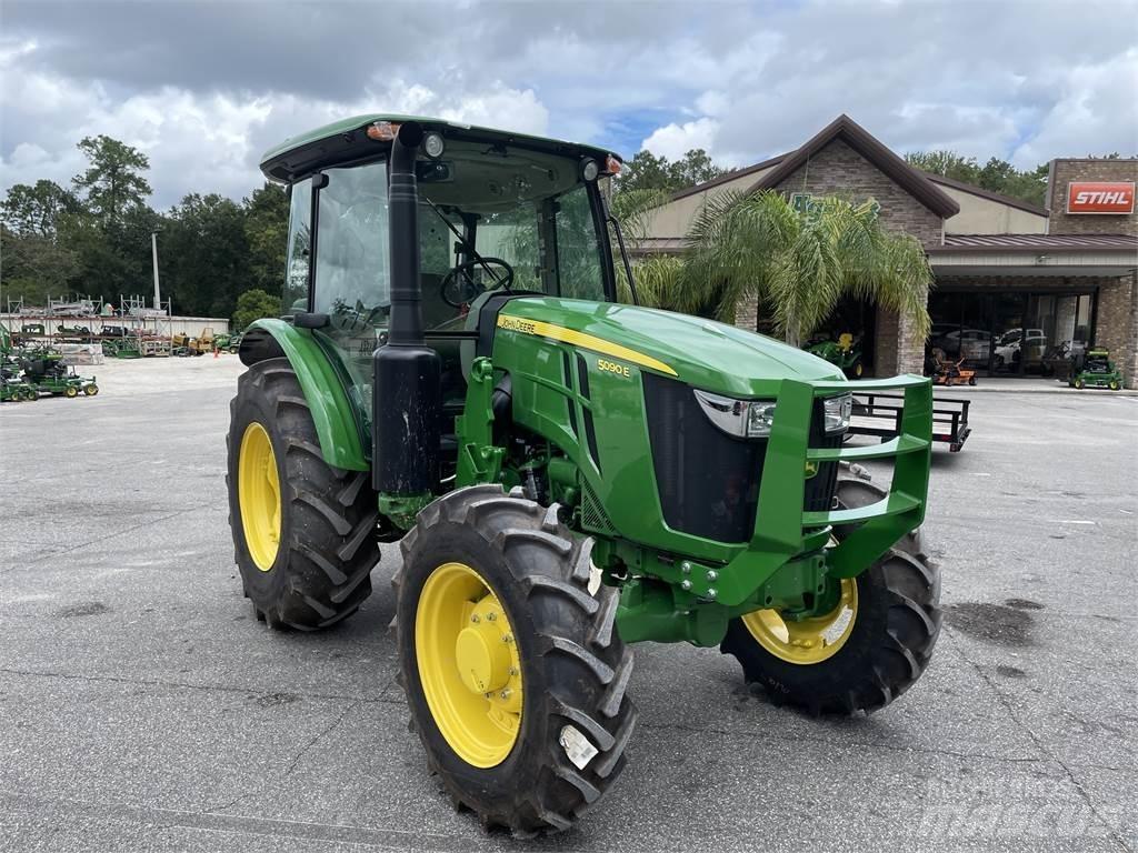 John Deere 5090E Трактори