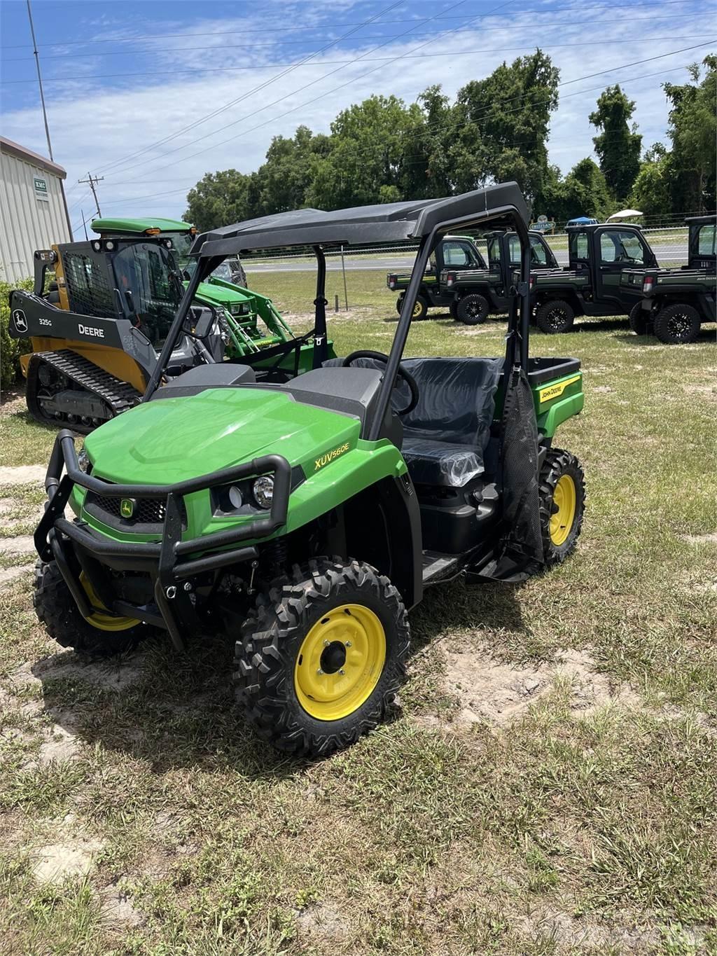 John Deere 560E Підсобні машини