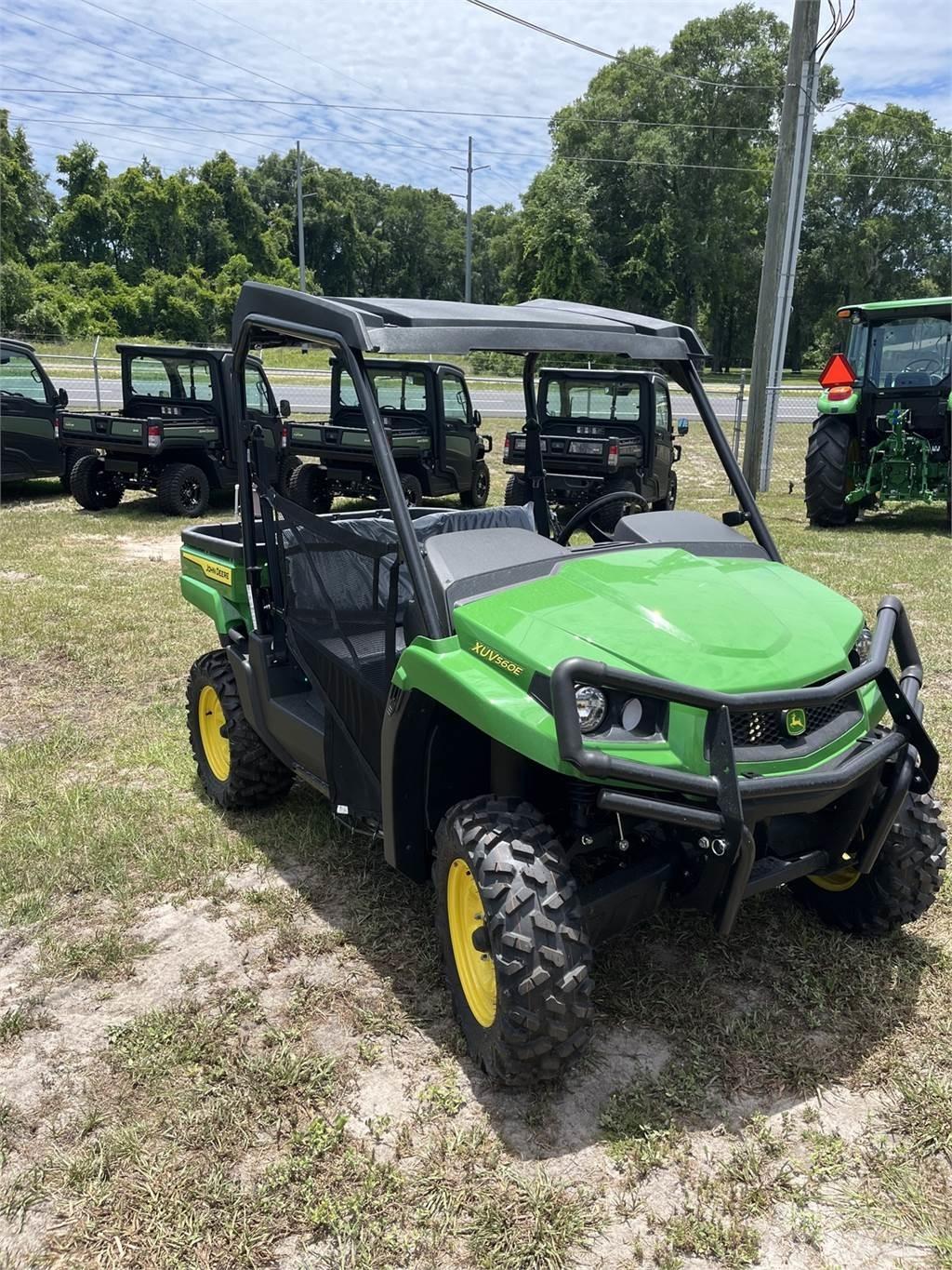 John Deere 560E Підсобні машини