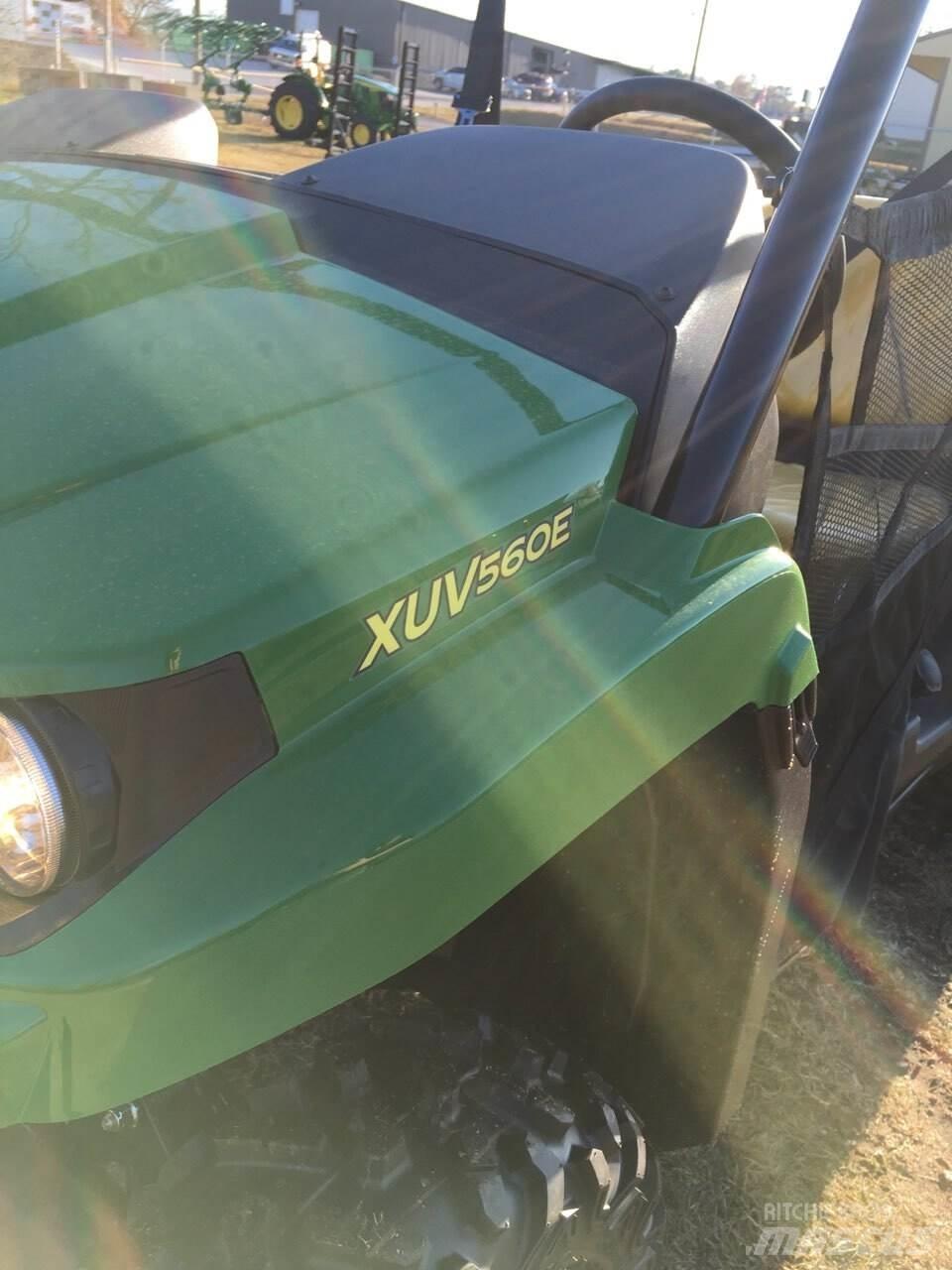 John Deere 560E Підсобні машини
