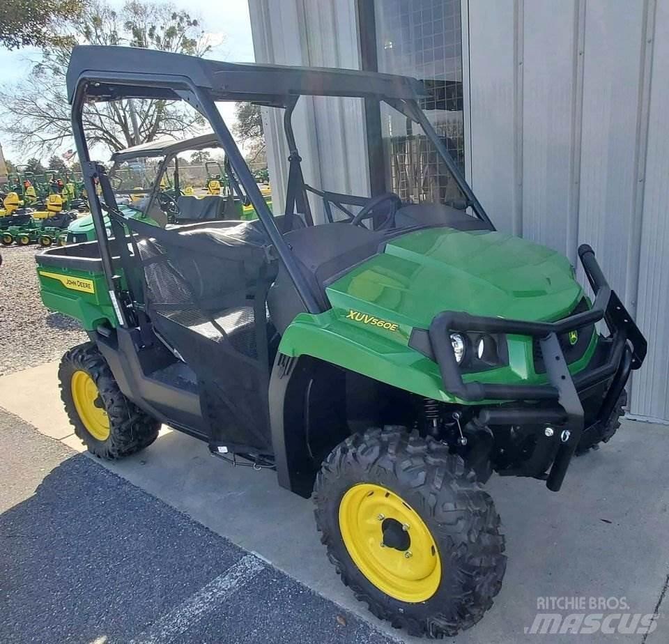 John Deere 560E Підсобні машини