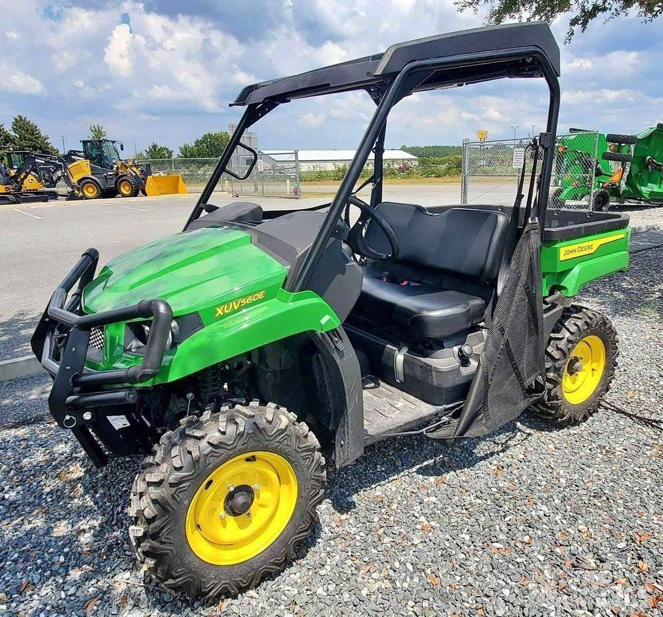 John Deere 560E Підсобні машини