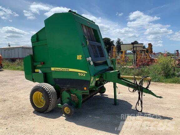 John Deere 592 Рулонні прес-підбирачі