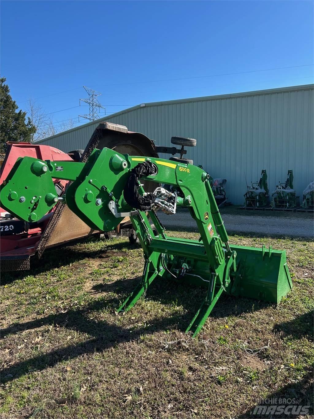 John Deere 600R Трактори