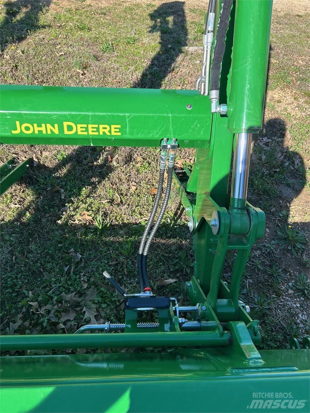 John Deere 600R Трактори