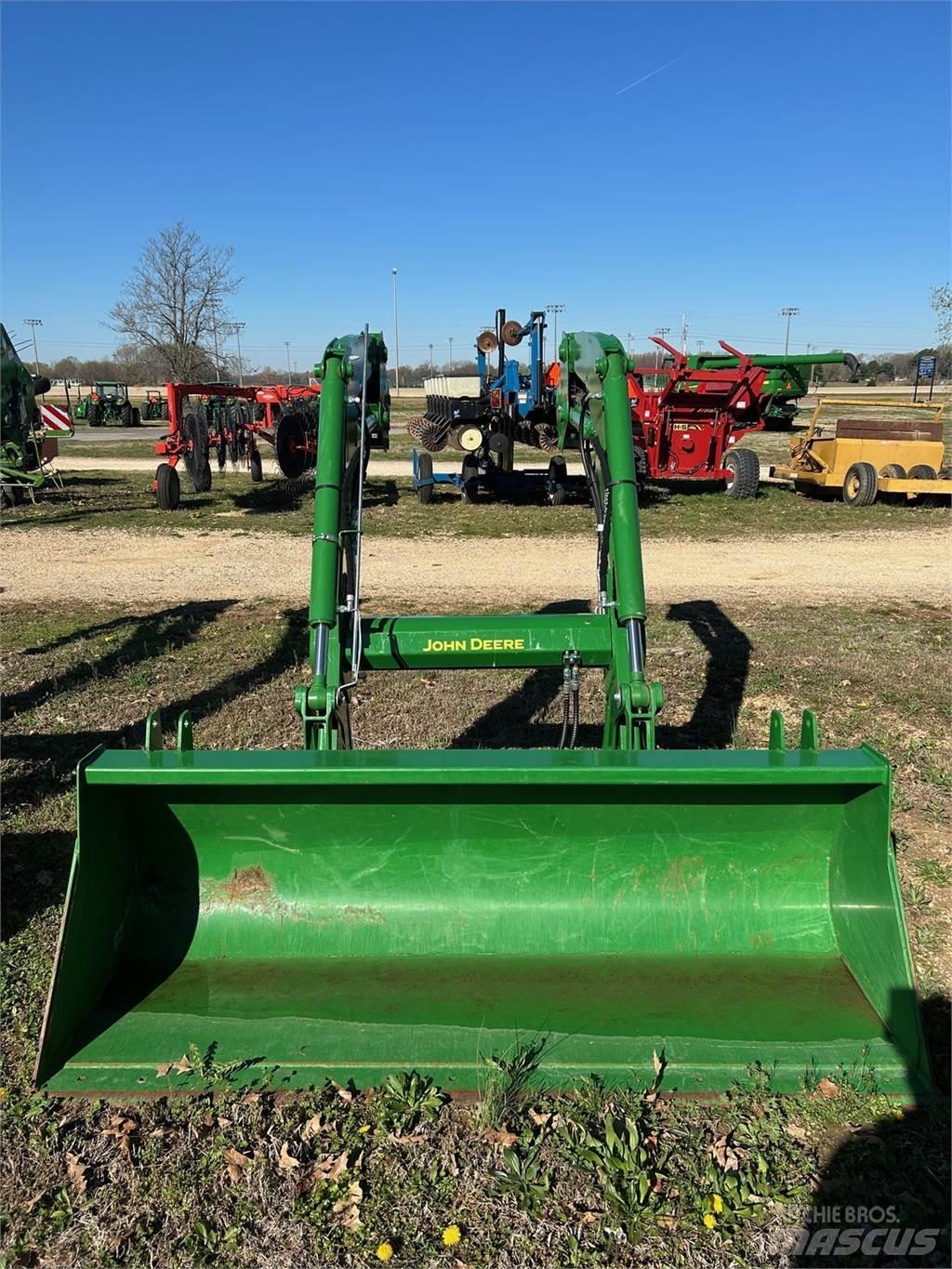 John Deere 600R Трактори