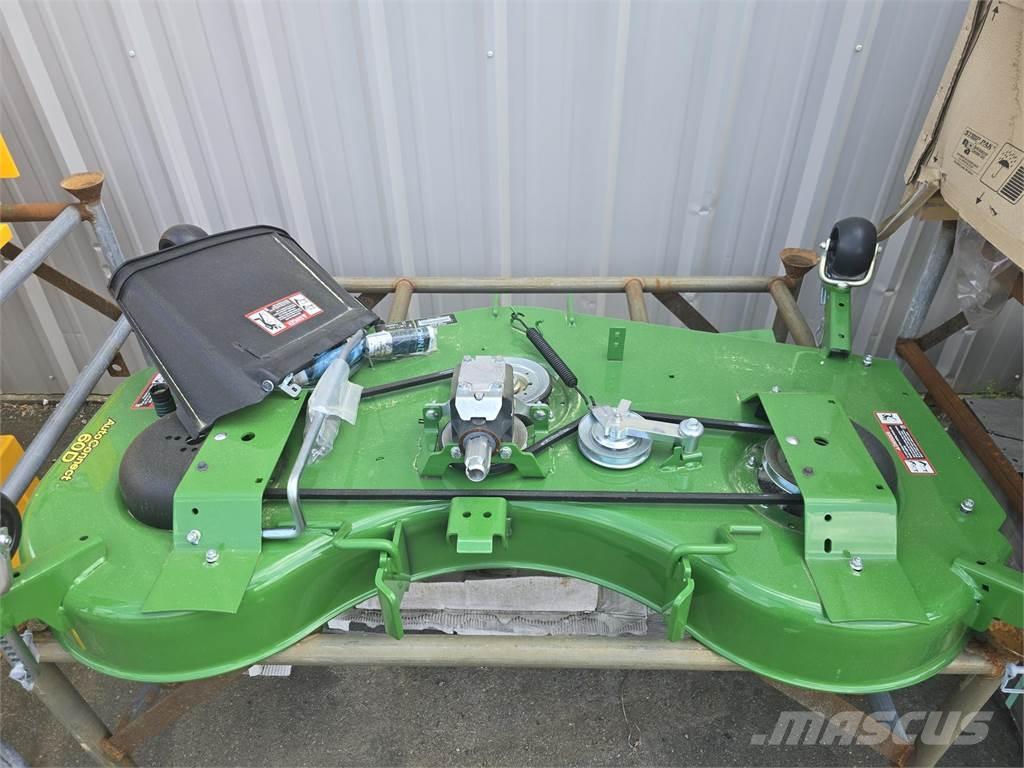 John Deere 60D Самохідні газонокосарки