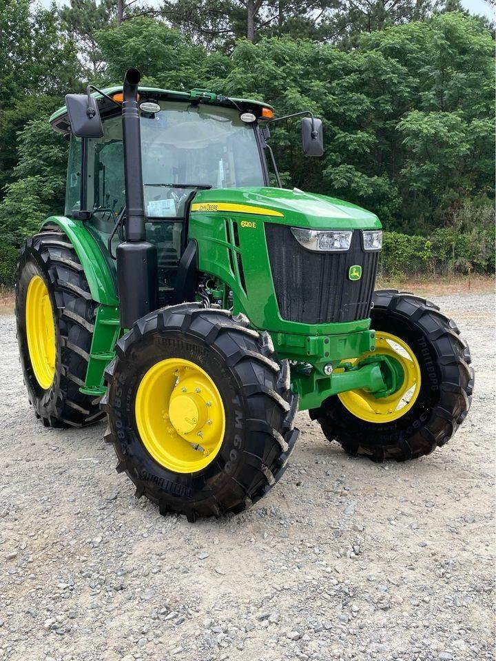 John Deere 6120E Трактори