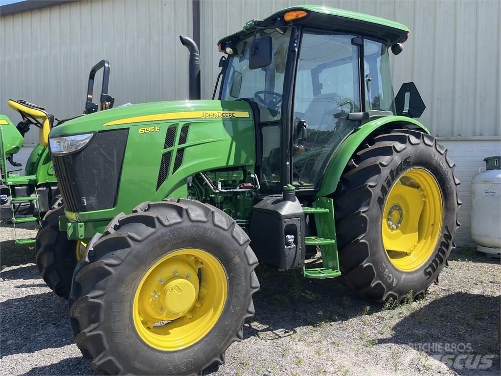 John Deere 6135E Трактори