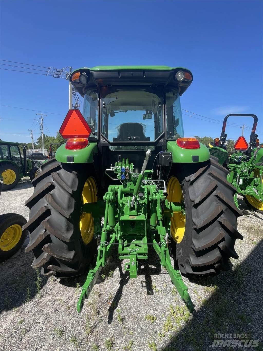 John Deere 6135E Трактори