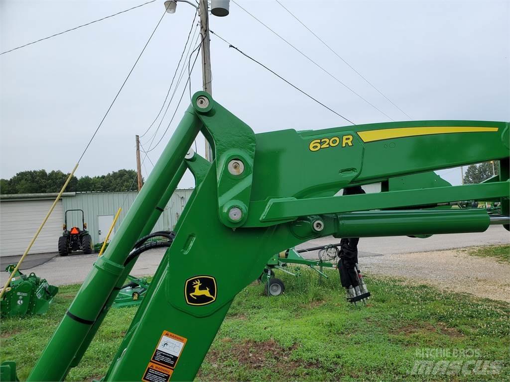 John Deere 620R Трактори