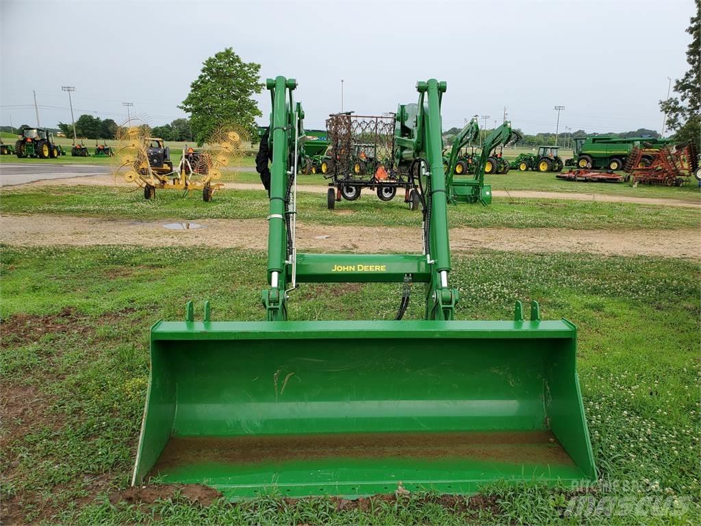 John Deere 620R Трактори