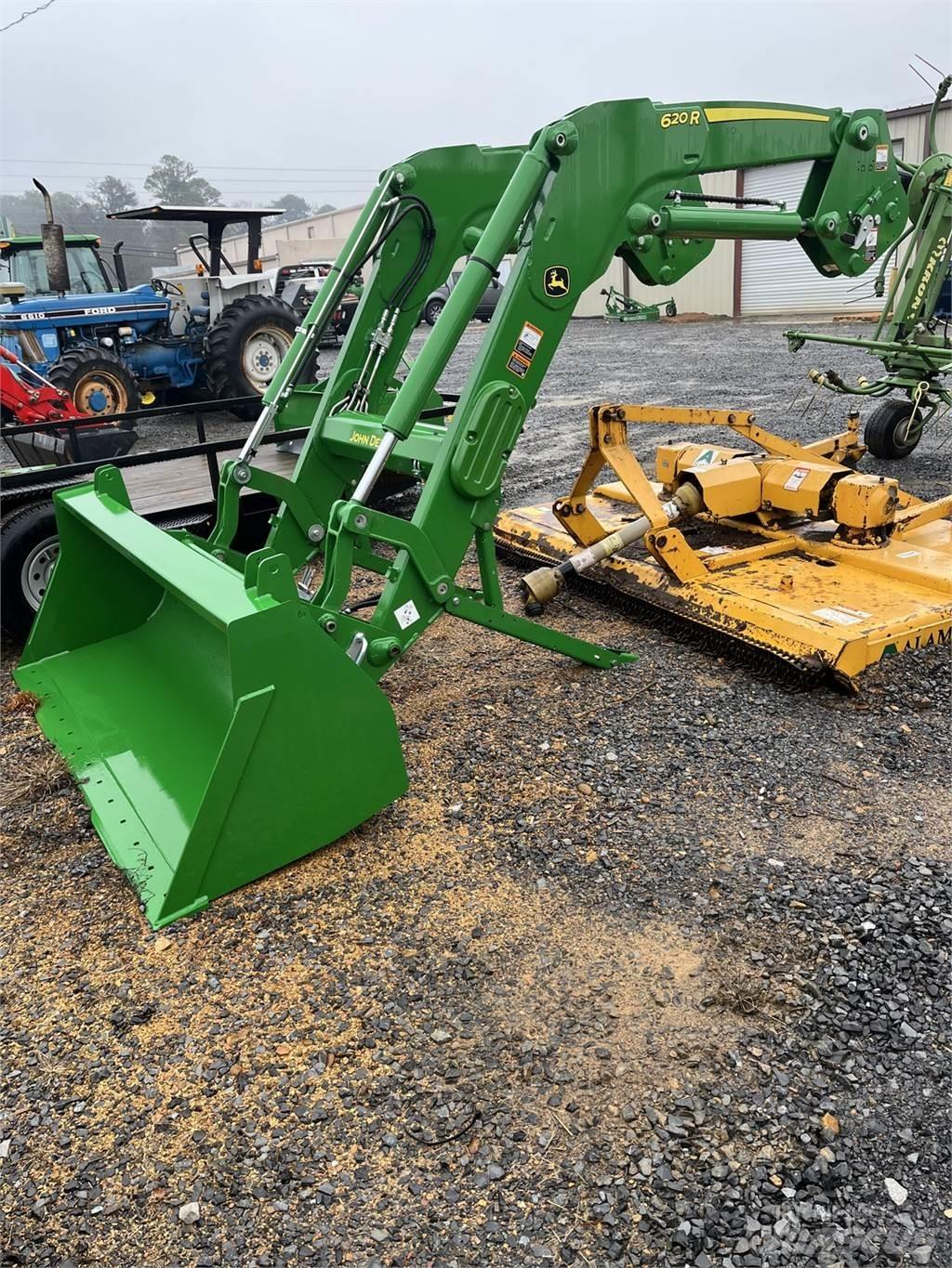 John Deere 620R Трактори