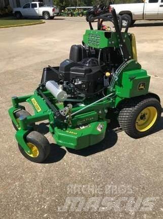 John Deere 636M Самохідні газонокосарки