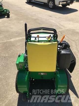 John Deere 636M Самохідні газонокосарки