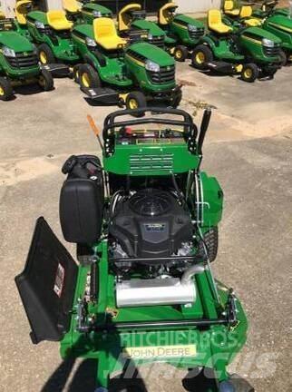 John Deere 636M Самохідні газонокосарки