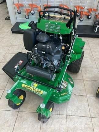John Deere 636M Самохідні газонокосарки