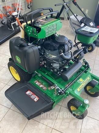 John Deere 636M Самохідні газонокосарки