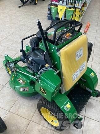 John Deere 636M Самохідні газонокосарки